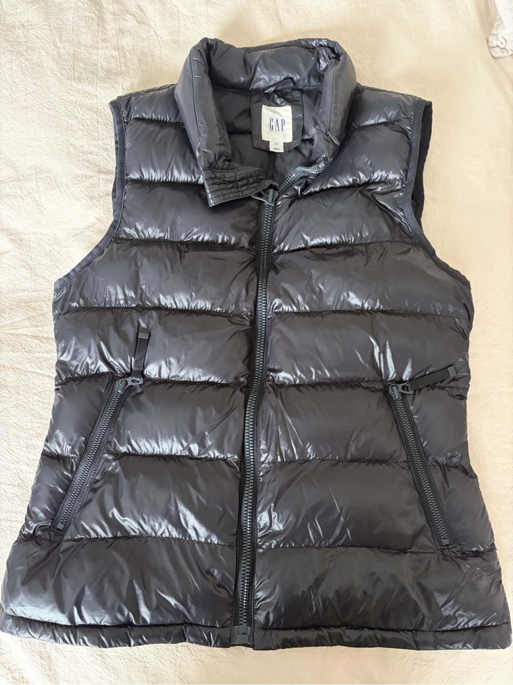 GAP Women's Shiny Black Puffer Vest